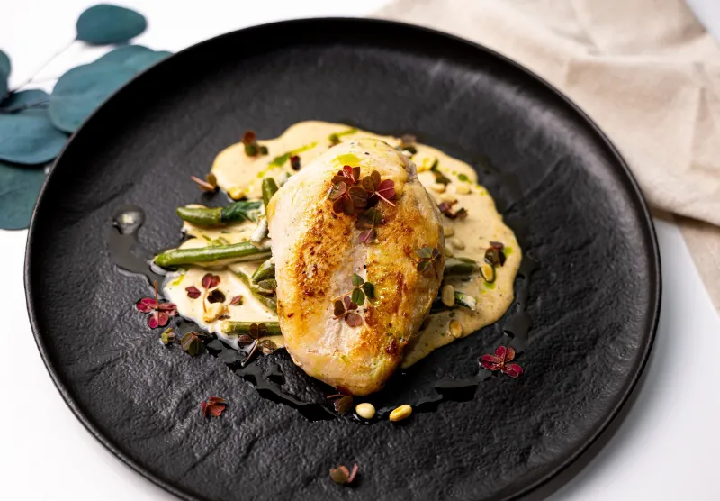 Куриное филе со сливочным шпинатом