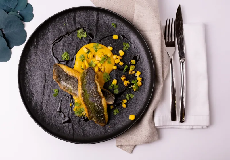 Филе сибаса с пюре из кукурузы